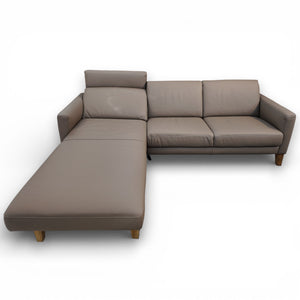 Sofa Momo – 2,5-Sitzer aus Leder in Taupe