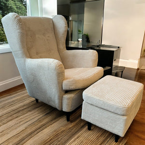 Ohrensessel mit Hocker